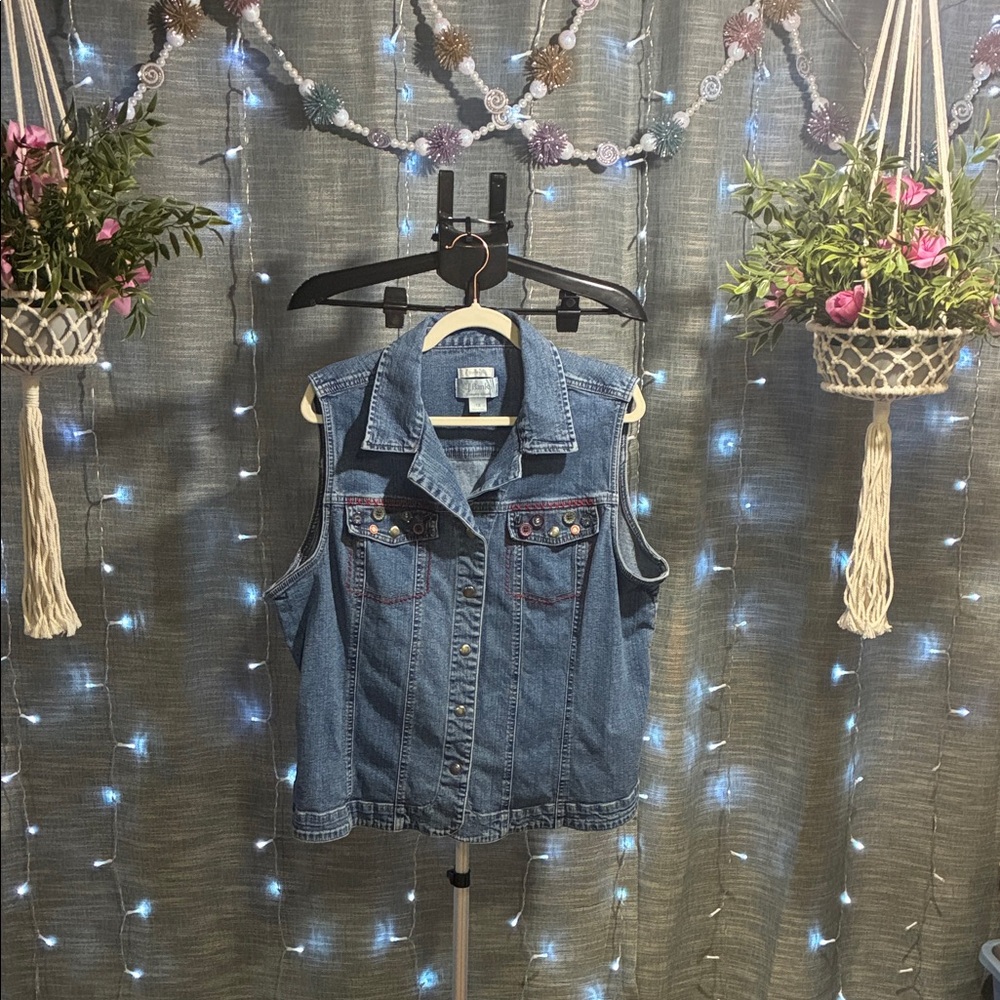 ❤️ 4/$25 - CJ Banks Embroidered Denim Snap Front Denim Vest